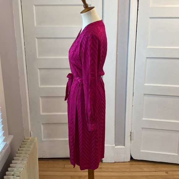 Vintage Ms Chaus Silk Chevron Print Wrap Dress, Size 10 - Picture 6 of 16